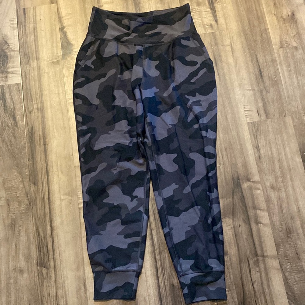 Old Navy Active 7/8 Length Joggers